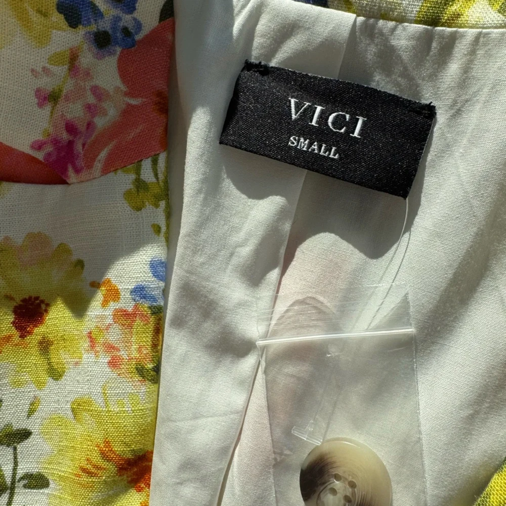 [Never Worn] Vici Floral Short Sleeve Blazer - Picture 5 of 5